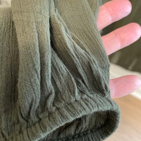 Women's Gap Green Flowy Long Sleeve Lace Detail Sz L Blouse Excellent condition - Picture 2 of 8